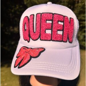 Trucker Queen hat white pink bow